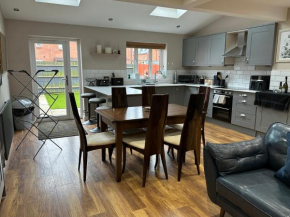 Beautiful 3BR Home in Melksham